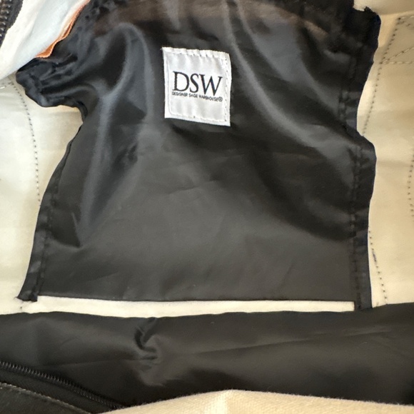 LIMITED EDITION DSW WAREHOUSE SUITCASE/TRAVEL BAG SMALL - Picture 2 of 7